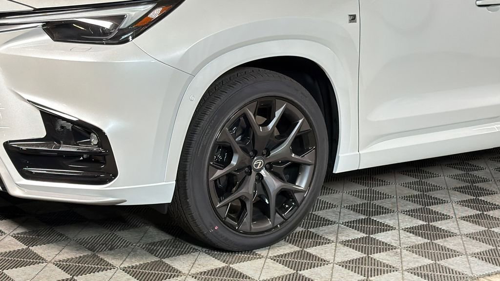 New 2026 Lexus TX 500h AWD image 4
