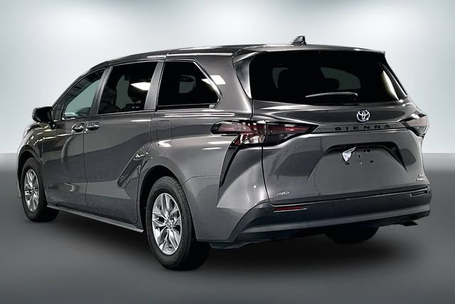 Used 2023 Toyota Sienna XLE AWD/4WD image 6