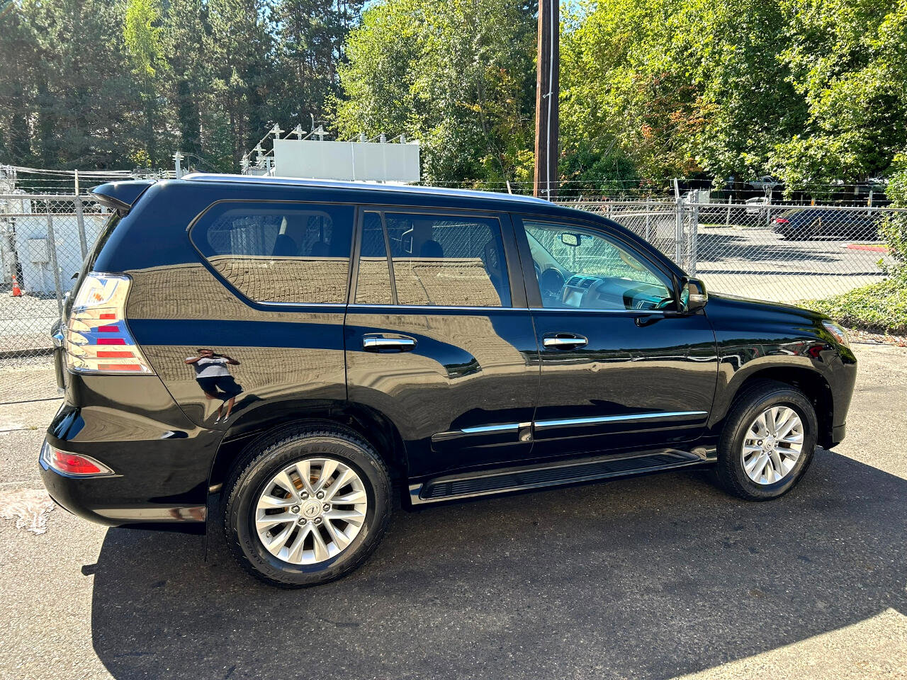 Used 2017 Lexus GX 460 Premium image 4