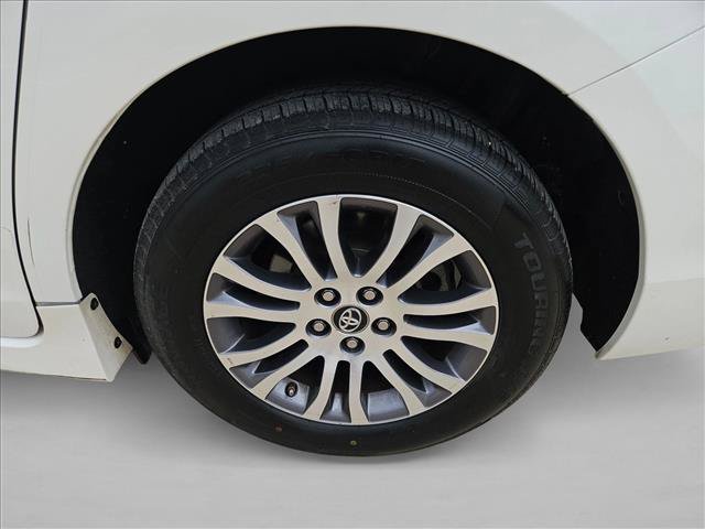 Used 2018 Toyota Sienna XLE FWD image 9