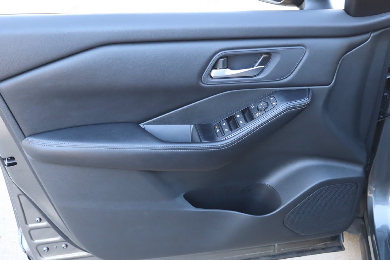 Used 2024 Nissan Rogue SV FWD image 19