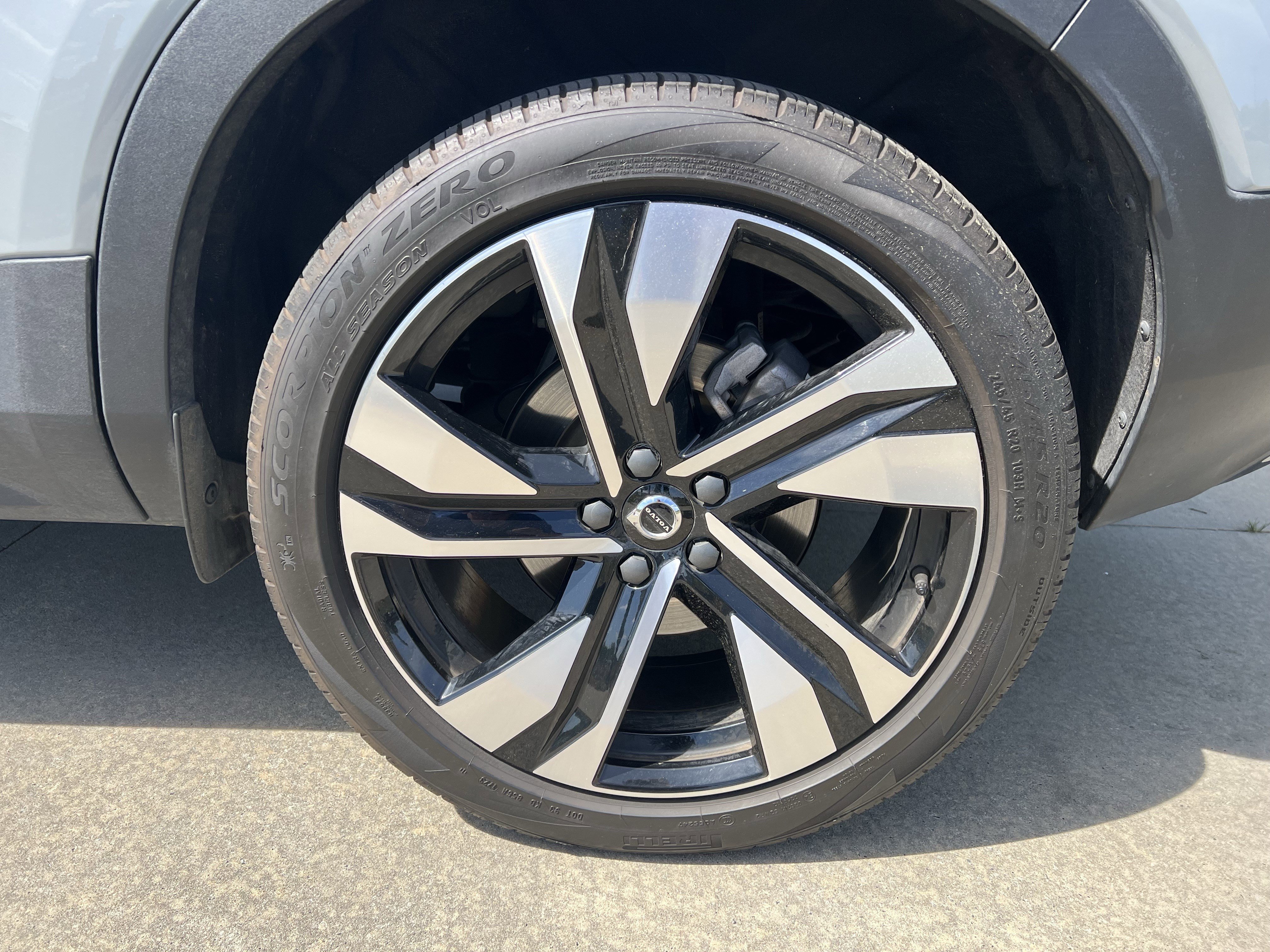 Used 2024 Volvo XC40 B5 Plus w/ Protection Package Premier AWD/4WD image 13