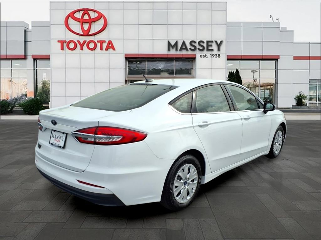 Used 2019 Ford Fusion S image 3