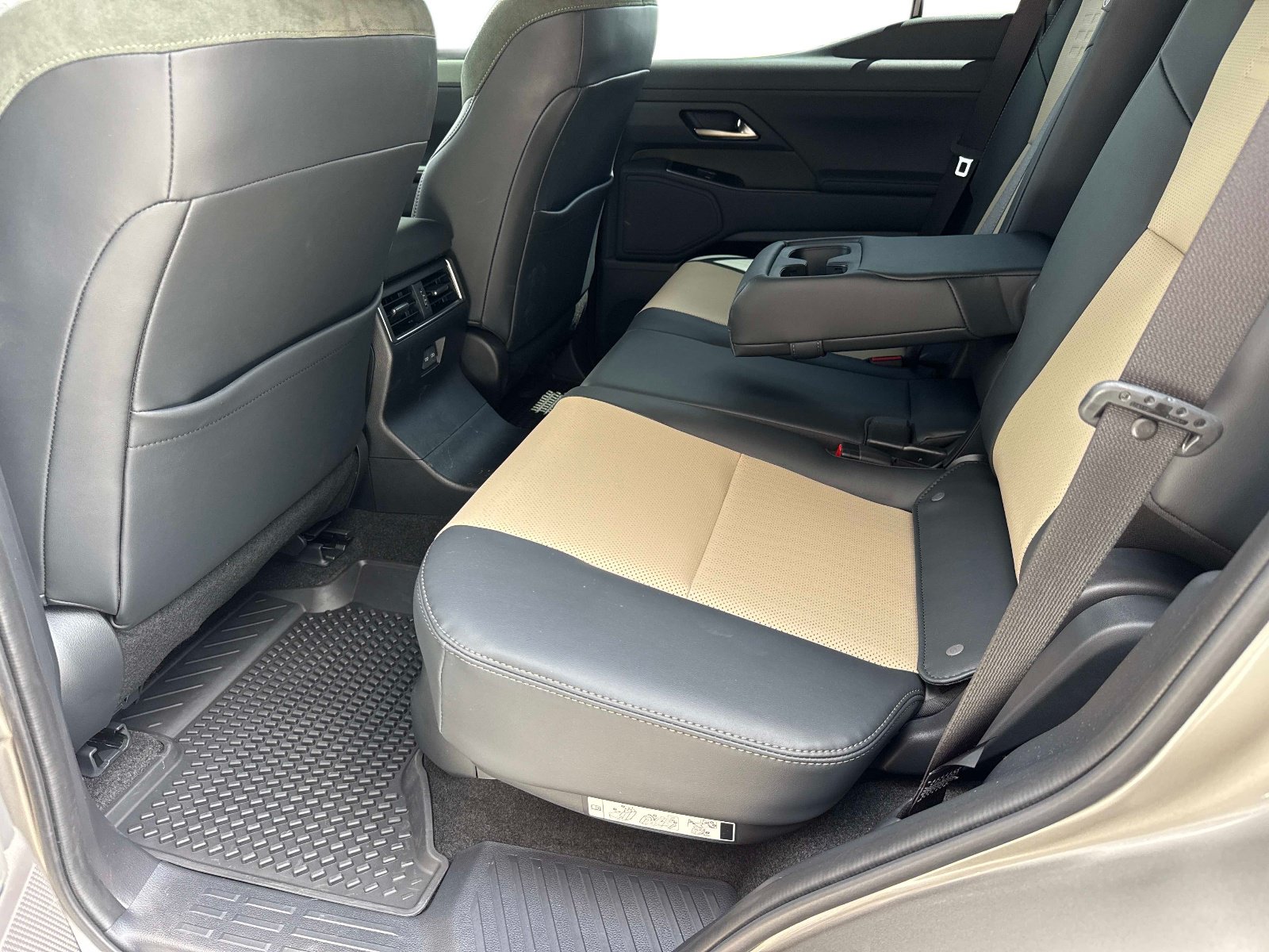 Used 2025 Lexus GX 550 w/ Accessory Package (CT) AWD/4WD image 15
