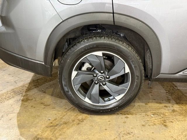 Certified 2025 Nissan Rogue SV image 5