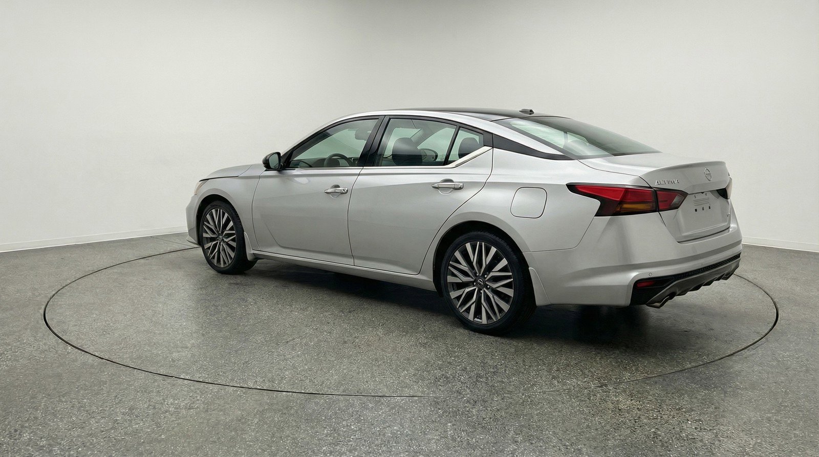 Used 2025 Nissan Altima 2.5 SV image 6