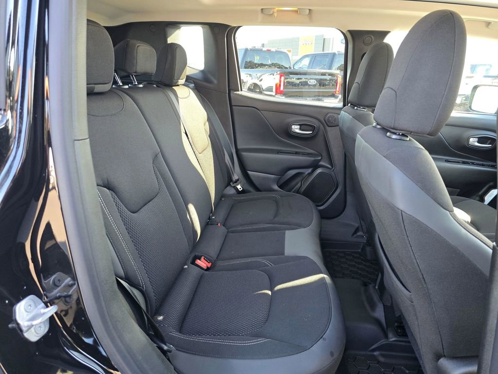 Used 2023 Jeep Renegade Latitude w/ Sun/Sound Group AWD/4WD image 15