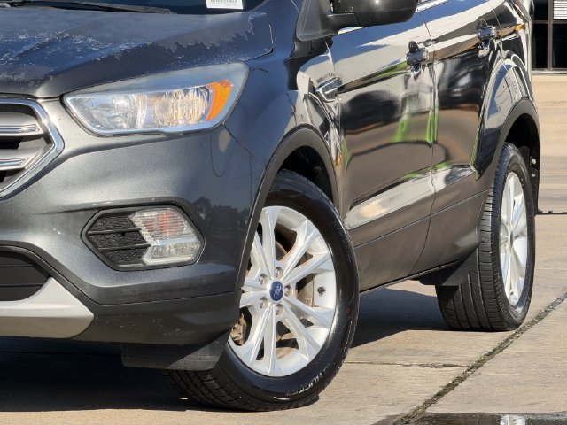 Used 2018 Ford Escape SE w/ Ford Safe & Smart Package AWD/4WD image 10