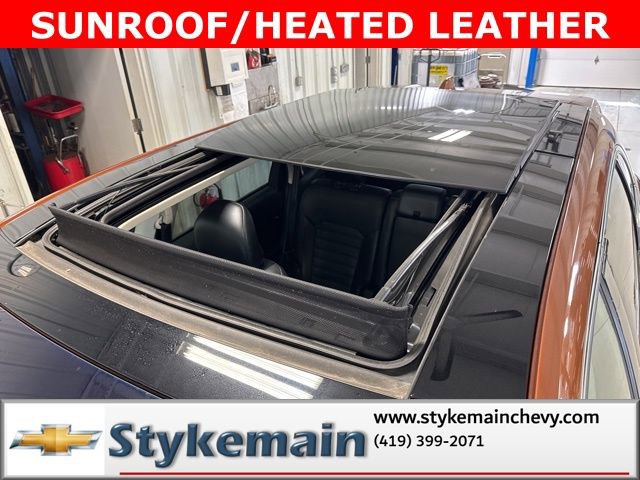 Used 2017 Ford Edge SEL w/ Equipment Group 201A image 2