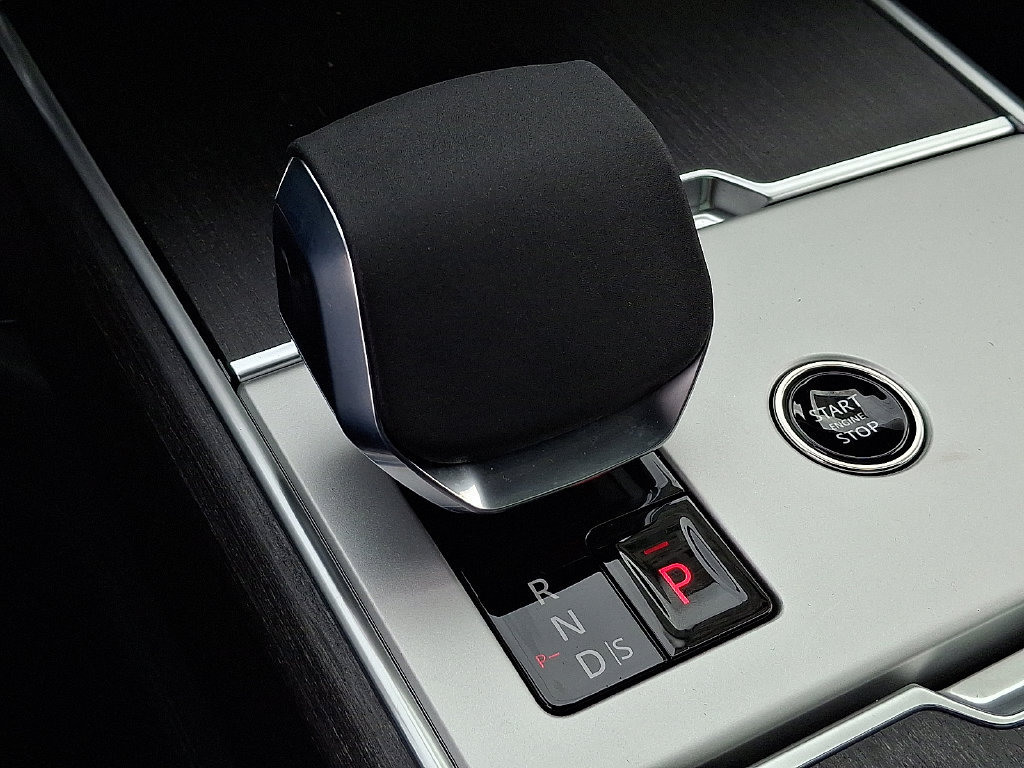New 2026 Land Rover Range Rover SE AWD/4WD image 13