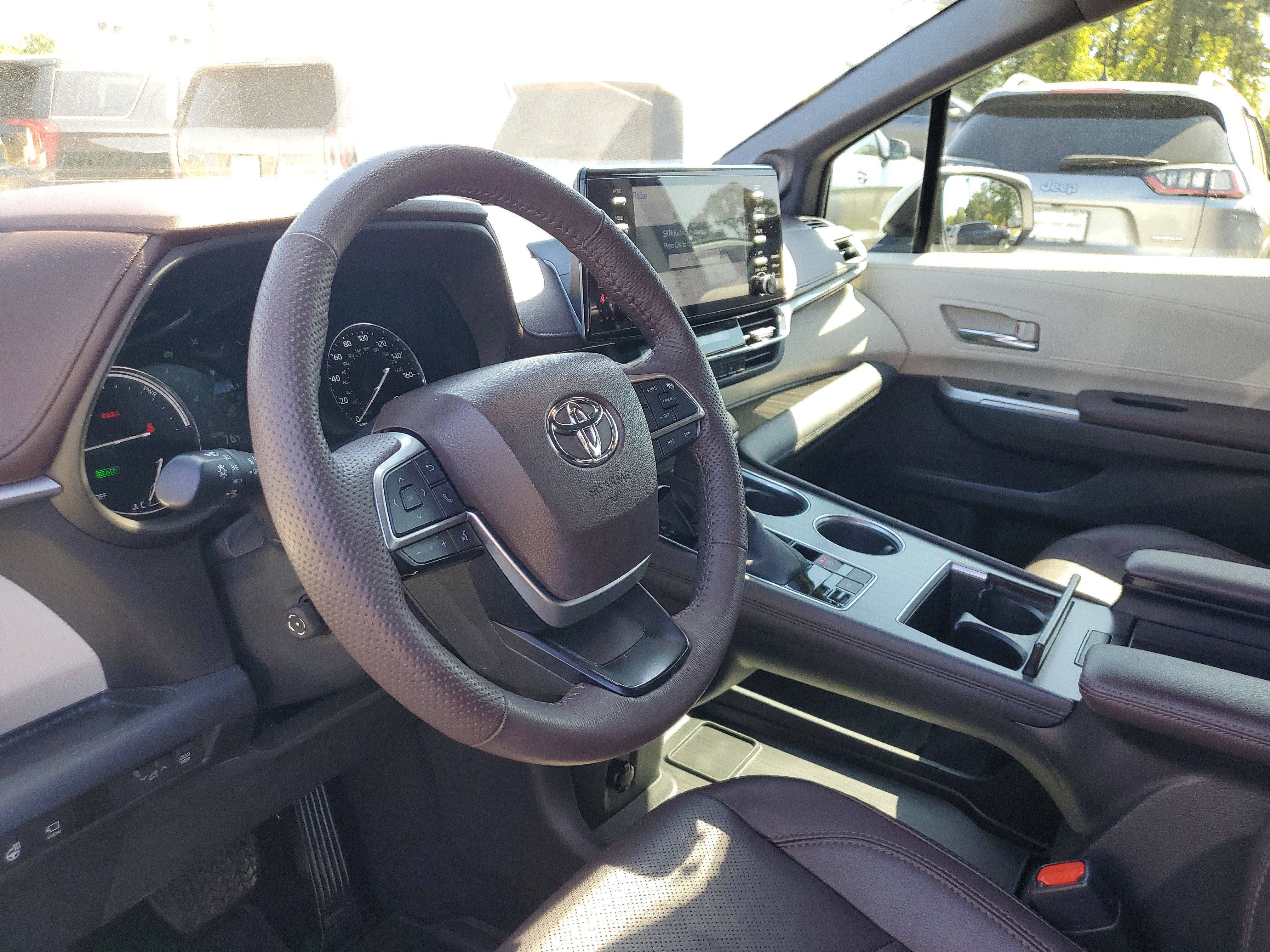 Used 2023 Toyota Sienna Platinum image 17