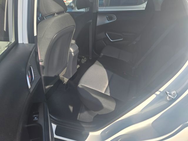 Used 2025 Kia Soul LX w/ LX Technology Package FWD image 18
