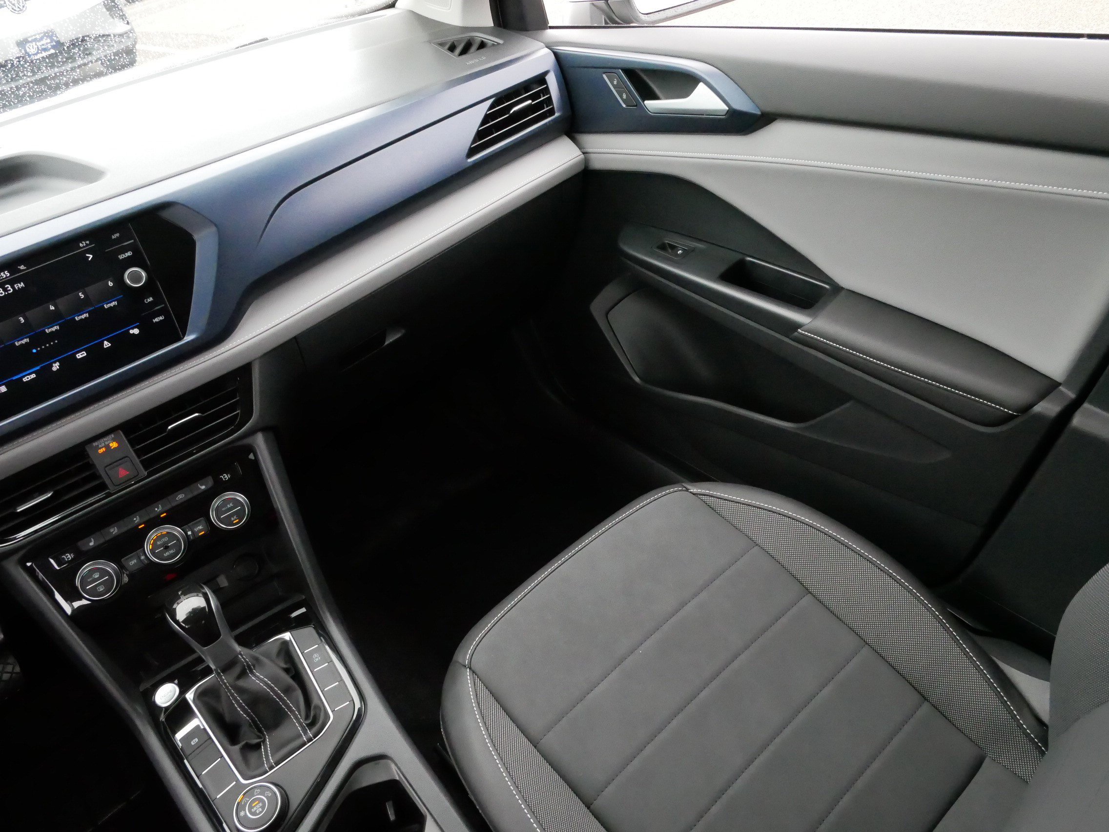 Certified 2024 Volkswagen Taos SE w/ Panoramic Sunroof Package image 11