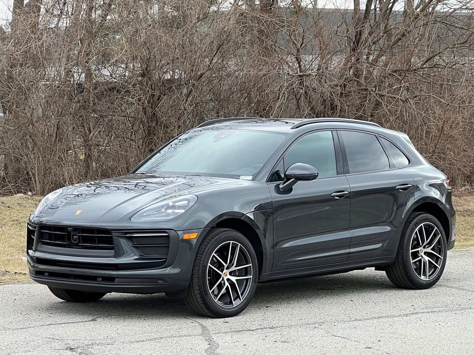 Certified 2025 Porsche Macan image 1