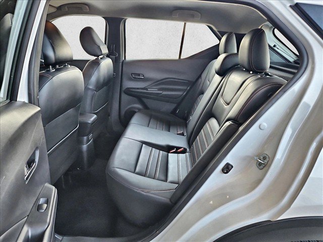 Used 2020 Nissan Kicks SR w/ SR Premium Package FWD image 17