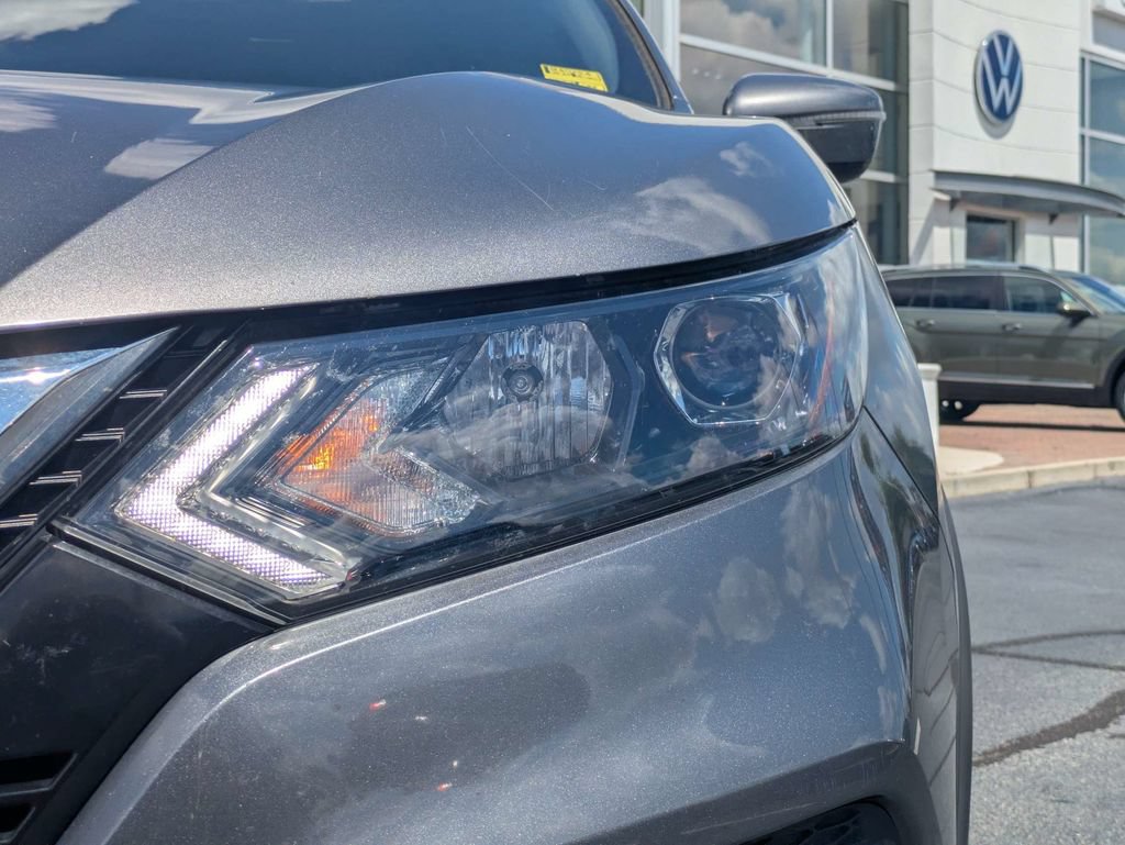 Used 2020 Nissan Rogue Sport SV FWD image 11