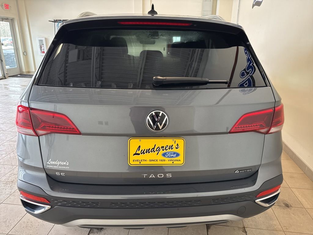 Used 2024 Volkswagen Taos SE image 3