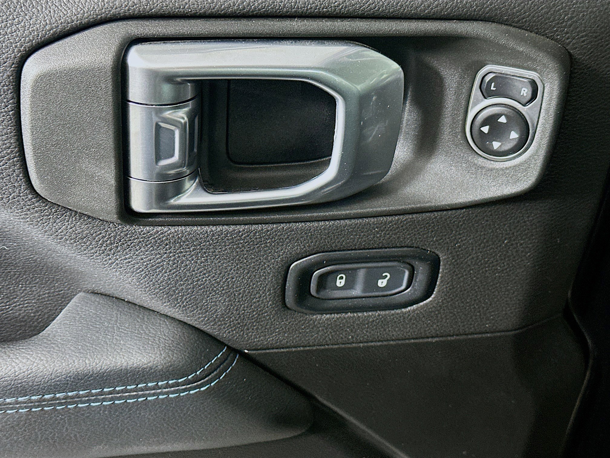 Used 2023 Jeep Wrangler Unlimited Rubicon 4xe w/ Steel Bumper Group image 15