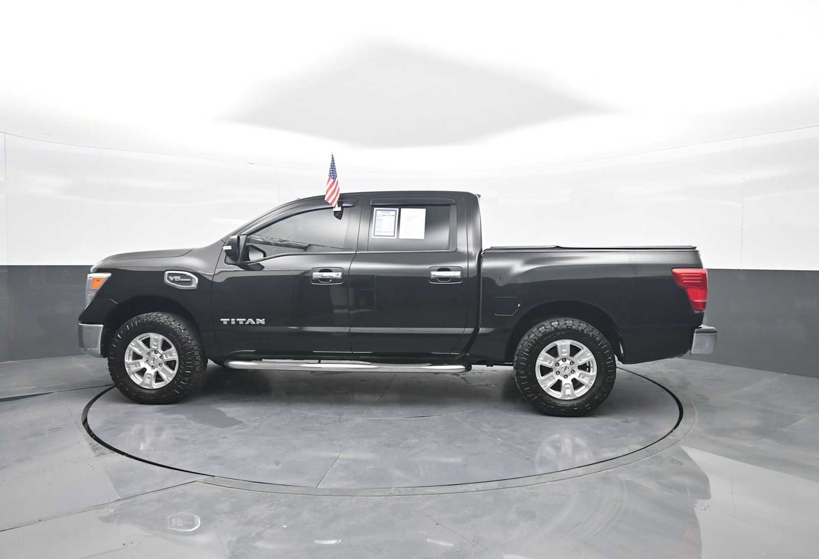 Used 2017 Nissan Titan SV AWD/4WD image 5