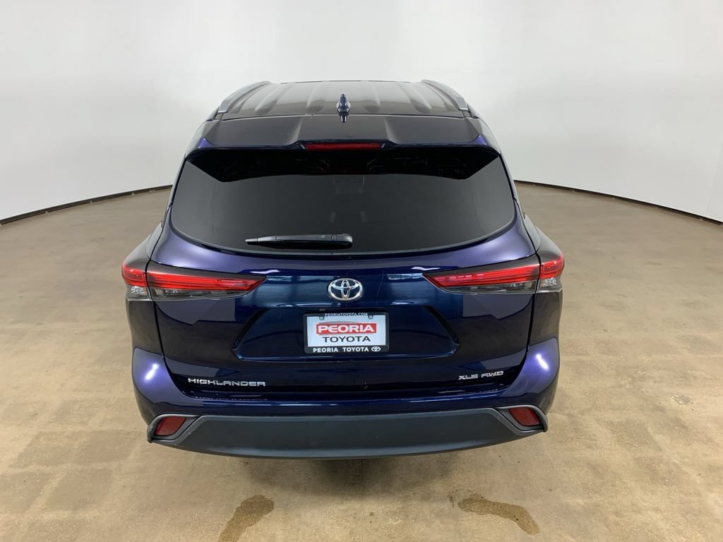 Used 2023 Toyota Highlander XLE AWD/4WD image 11