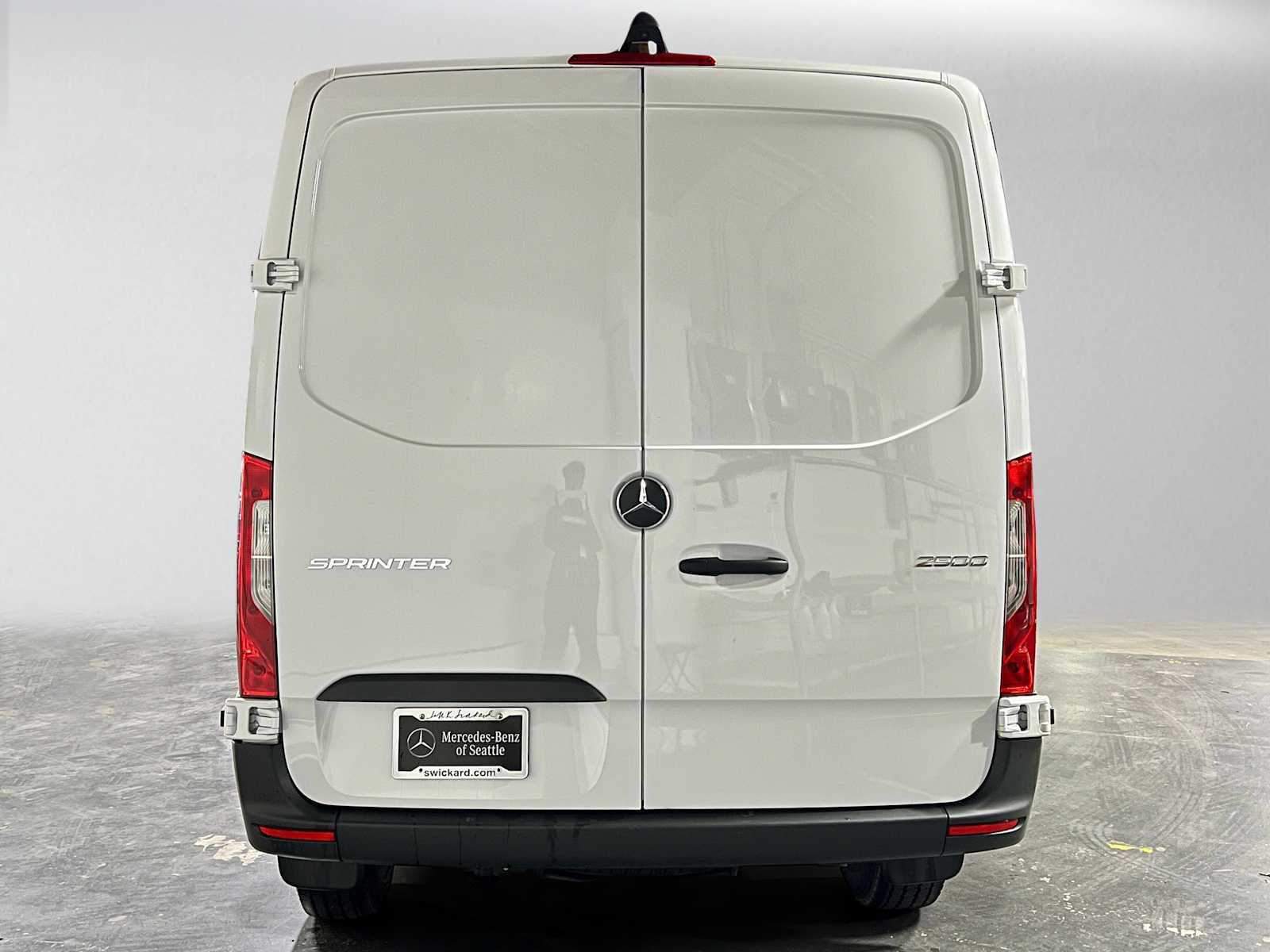 Used 2025 Mercedes-Benz Sprinter 2500 image 4