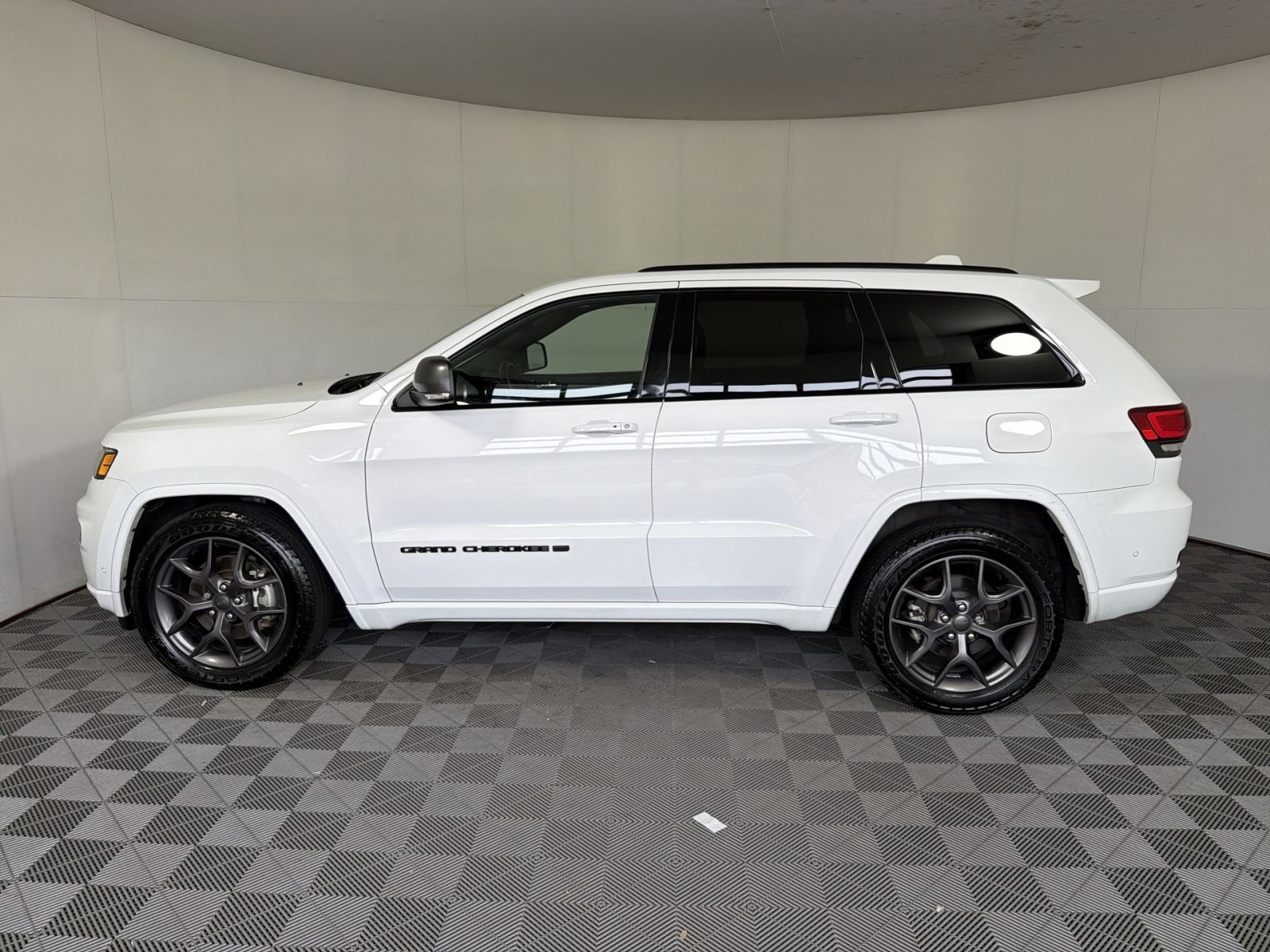 Used 2021 Jeep Grand Cherokee Limited w/ Quick Order Package 28K 80th RWD image 2