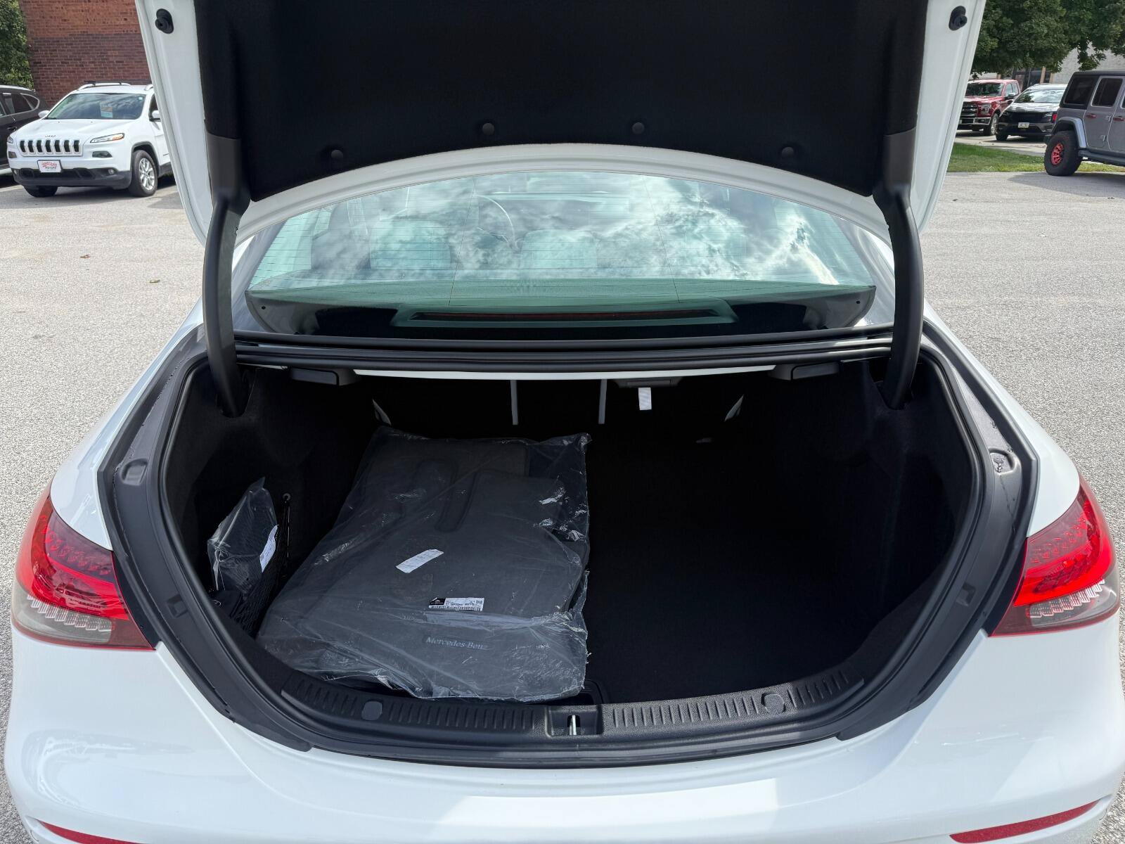 Used 2021 Mercedes-Benz E 350 4MATIC Sedan image 15