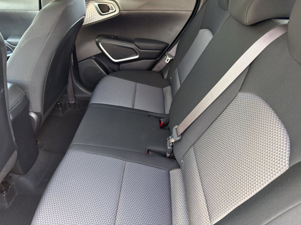 Used 2025 Kia Soul LX w/ LX Technology Package FWD image 18