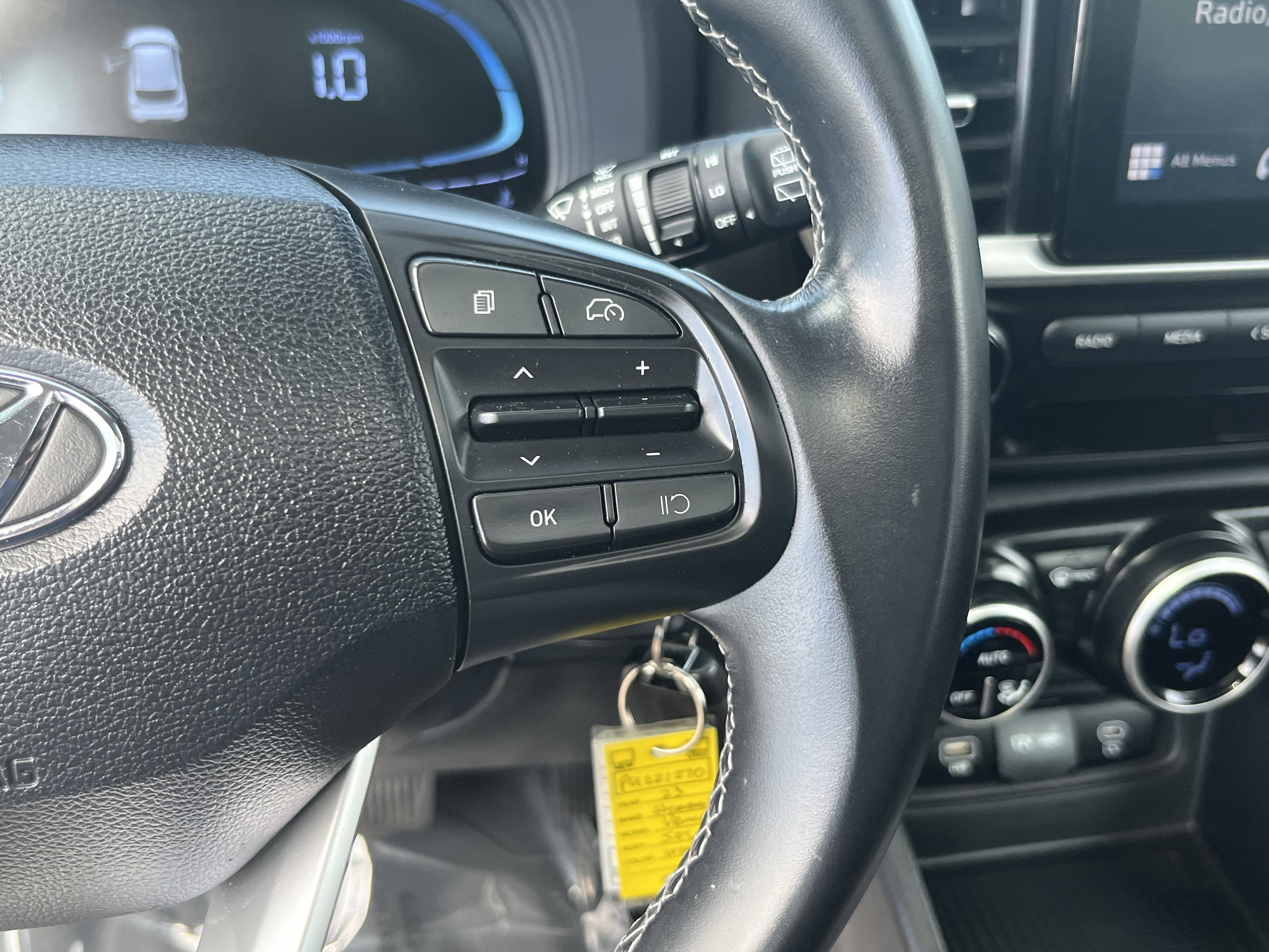 Certified 2023 Hyundai Venue SEL image 20