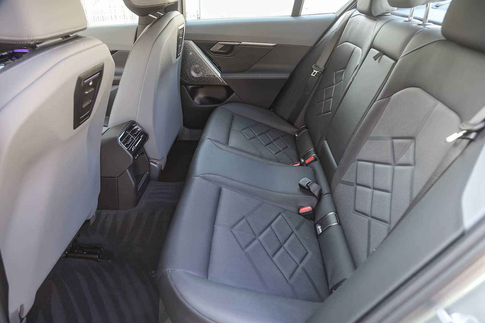 Used 2025 BMW i5 M60 w/ Premium Package image 15