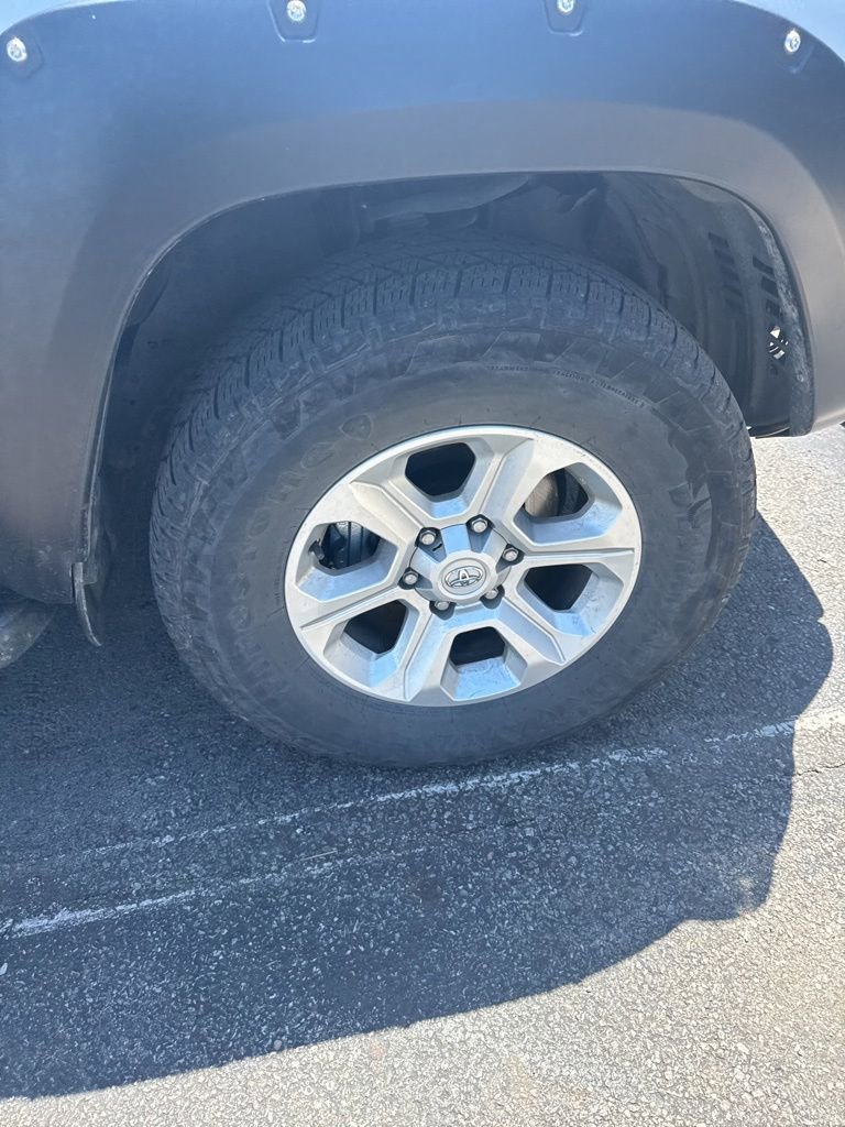 Used 2018 Toyota 4Runner SR5 AWD/4WD image 6