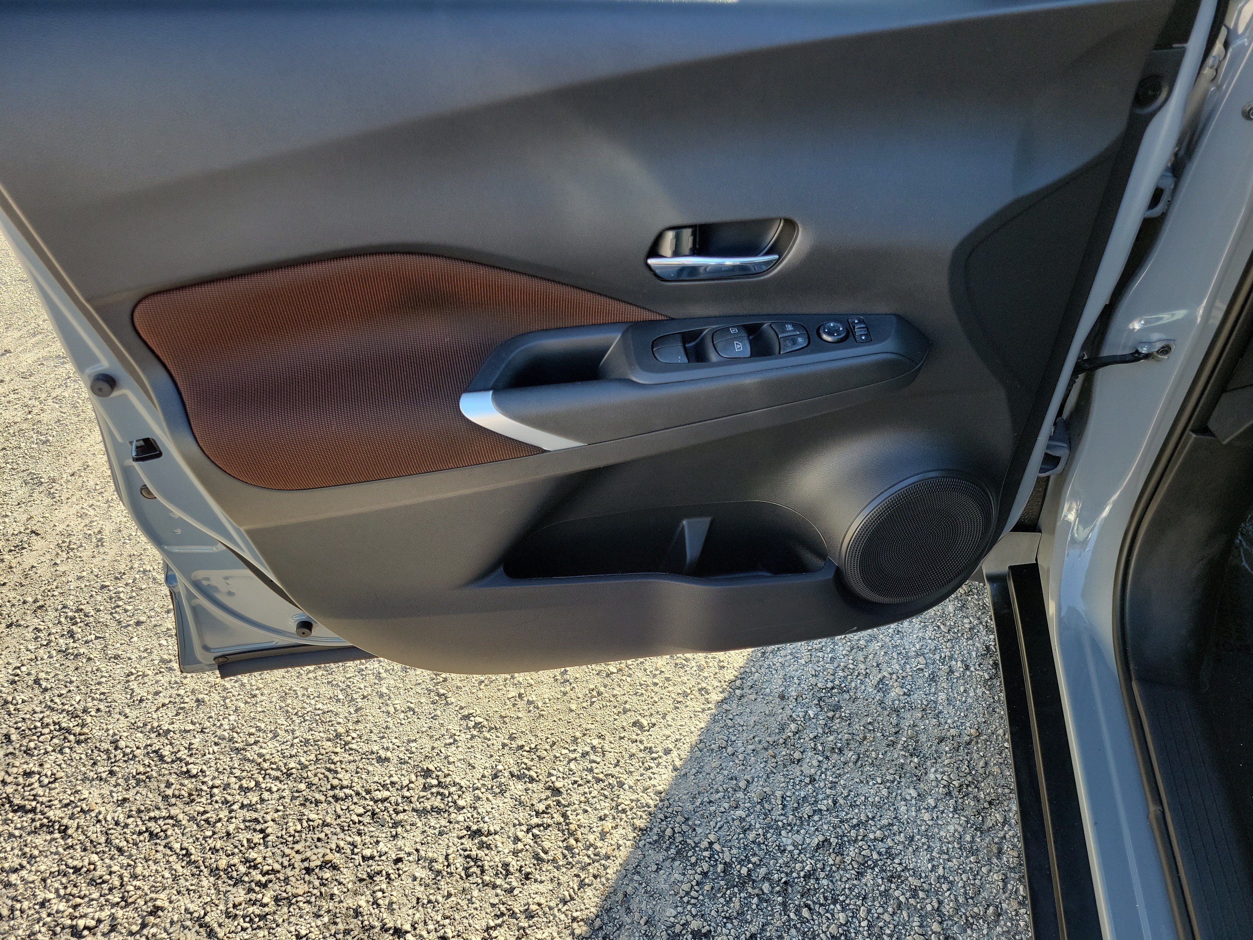Used 2021 Nissan Kicks SR FWD image 23