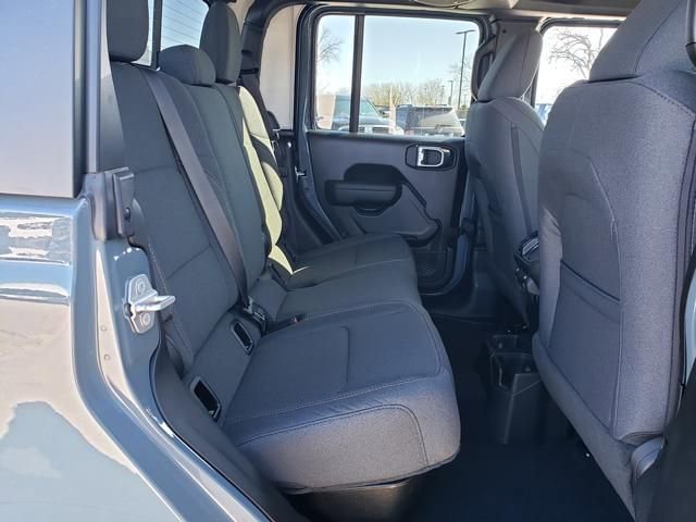 New 2026 Jeep Gladiator Sport AWD/4WD image 18