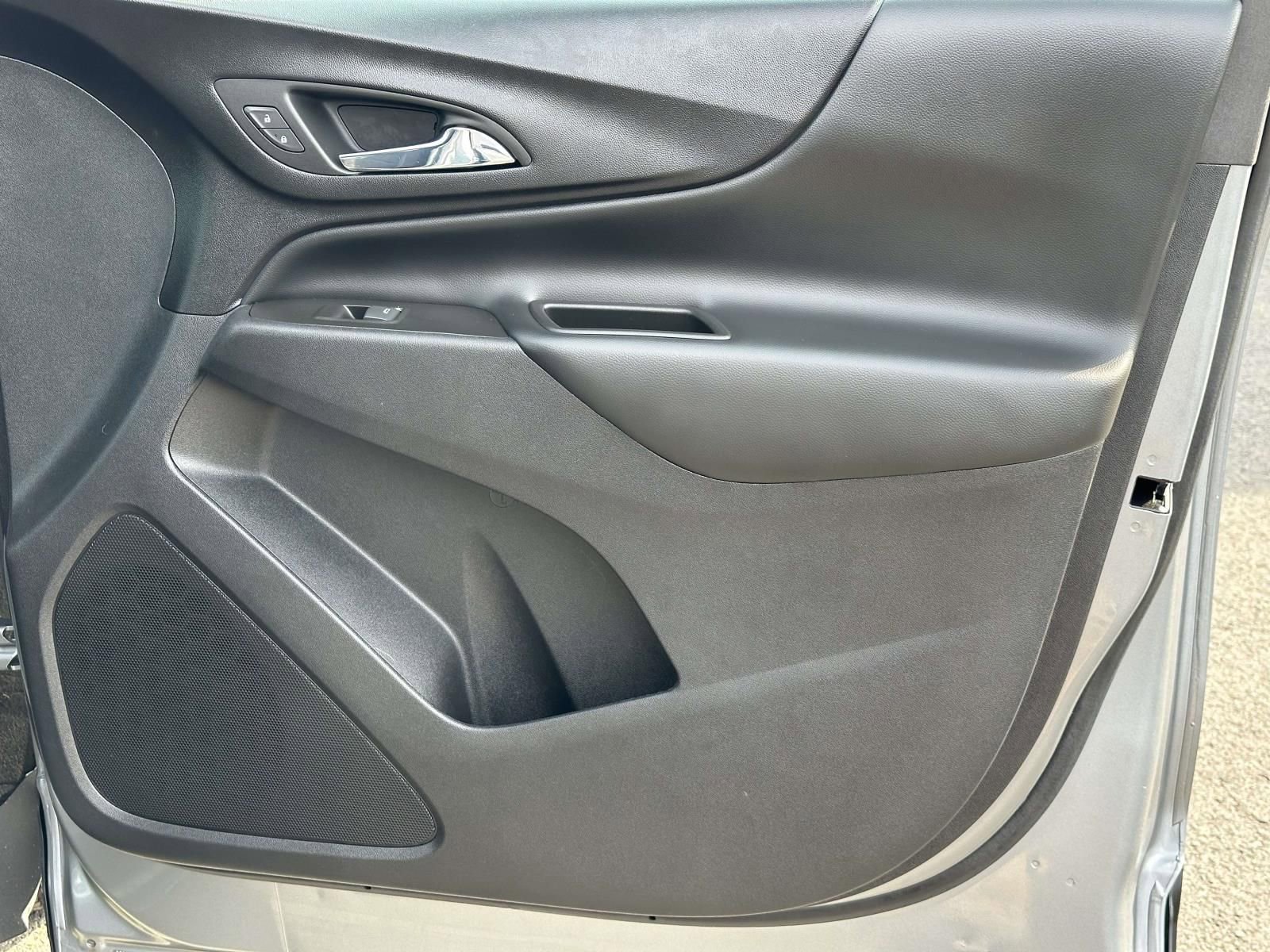 Used 2023 Chevrolet Equinox LT image 27