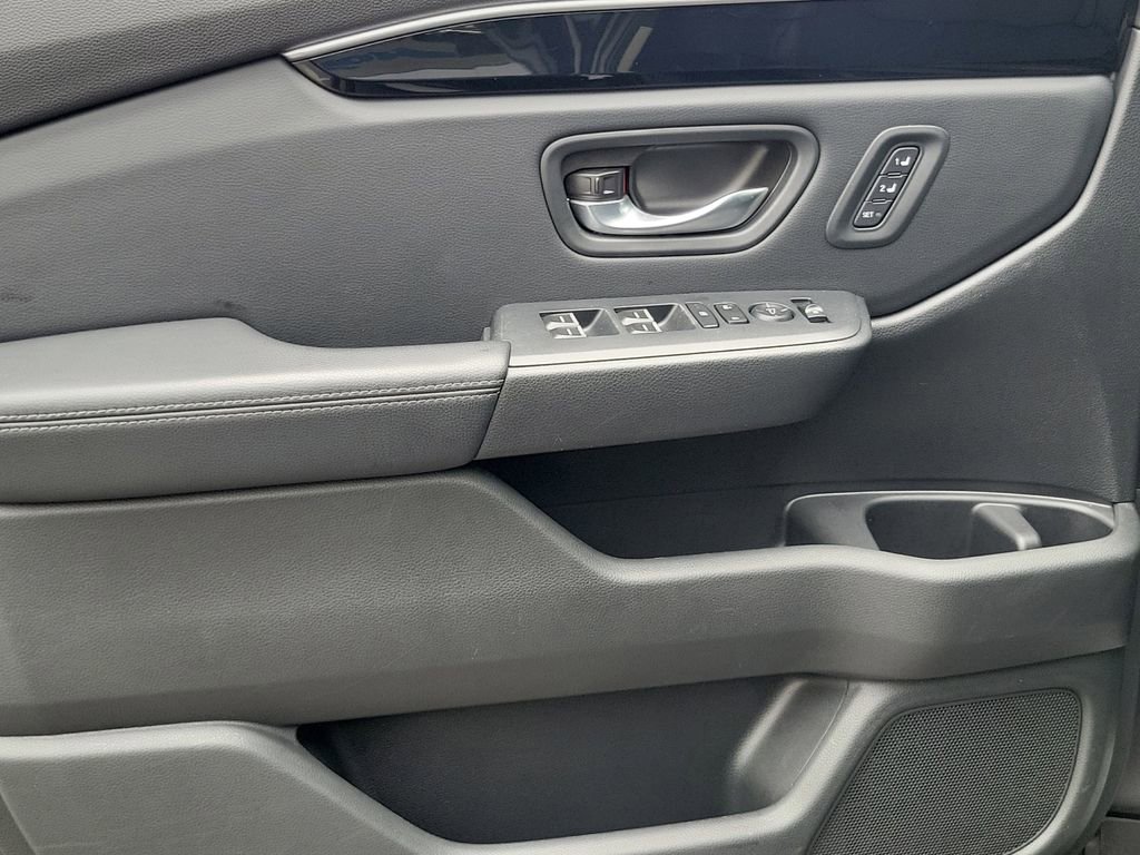 Certified 2025 Honda Pilot Touring image 21