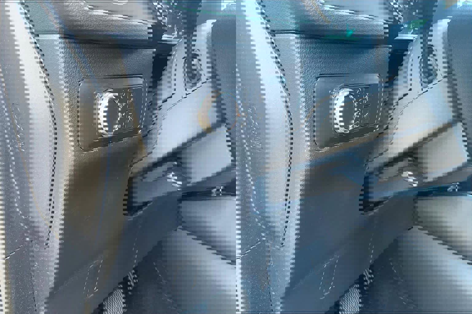 Used 2020 Ford Escape SE image 29