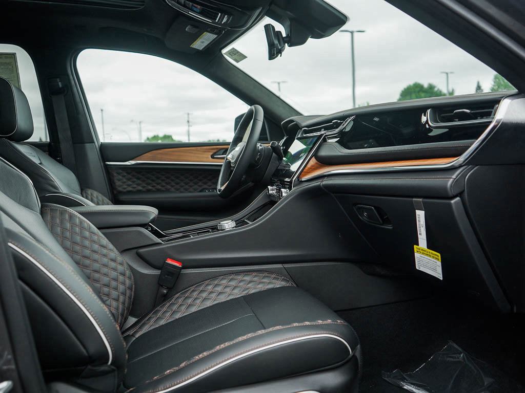 New 2025 Jeep Grand Cherokee Summit image 10