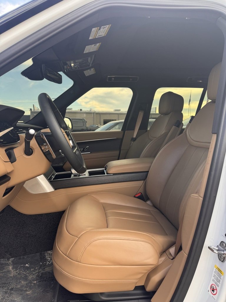 Used 2025 Land Rover Range Rover SE image 6