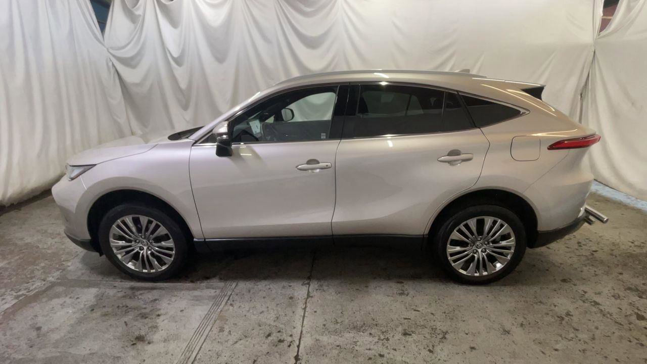 Used 2024 Toyota Venza XLE image 5