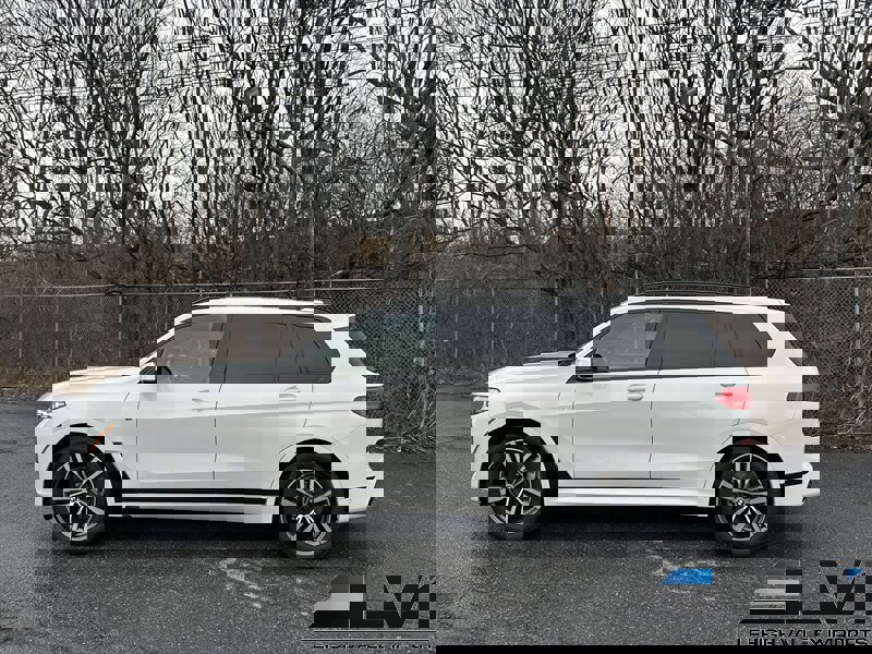 Used 2020 BMW X7 xDrive40i w/ M Sport Package image 12