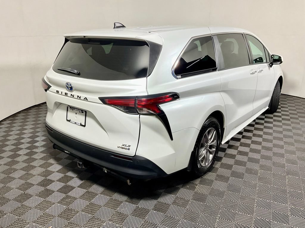 Used 2022 Toyota Sienna XLE FWD image 18