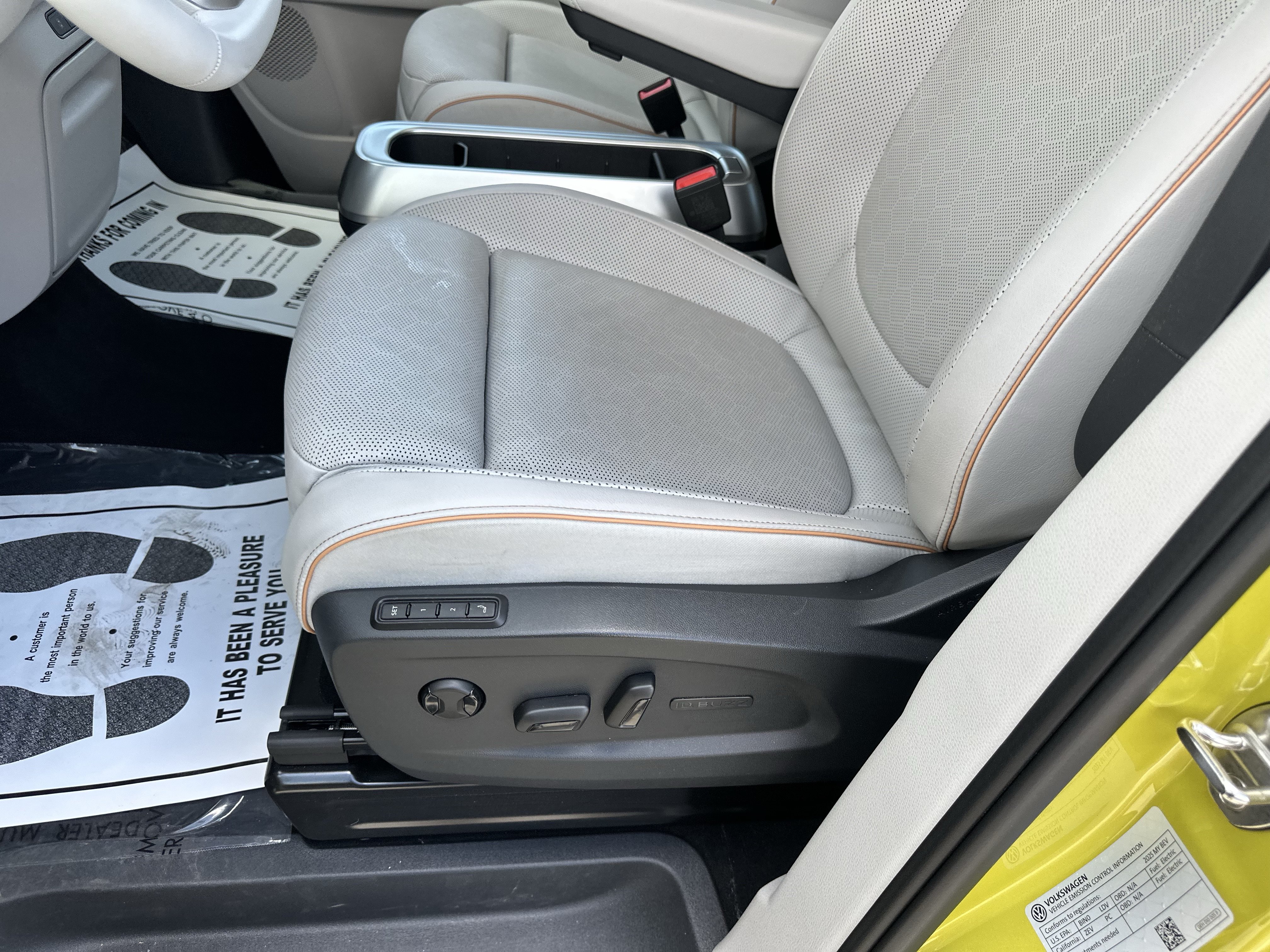 Certified 2025 Volkswagen ID. Buzz Pro S Plus w/ Cupholders Package RWD image 12