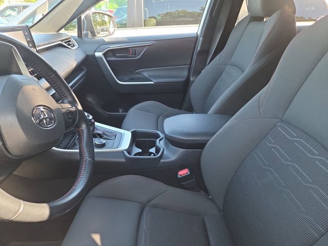 Used 2021 Toyota RAV4 SE w/ Weather & Moonroof Package AWD/4WD image 9