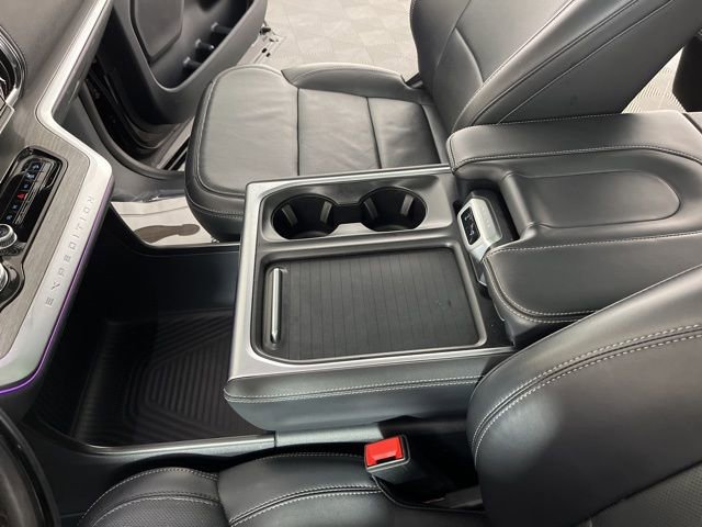 Used 2025 Ford Expedition Platinum image 25