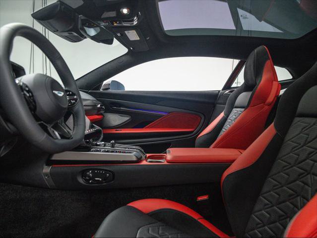 Used 2025 Aston Martin Vanquish RWD image 15