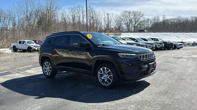 Certified 2023 Jeep Compass Latitude w/ Sun and Sound Group AWD/4WD image 2
