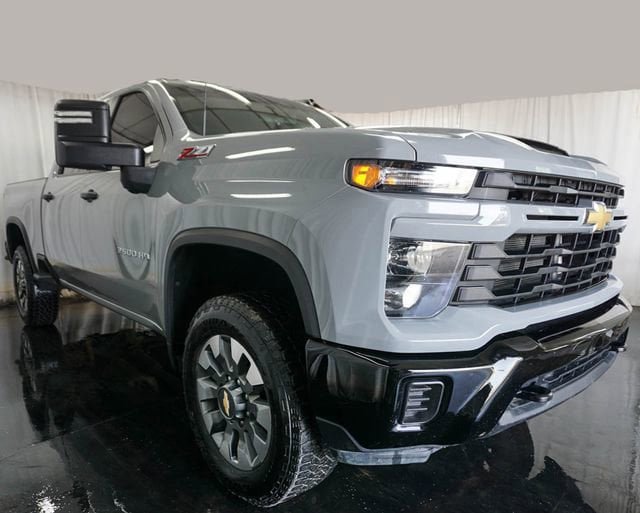 Used 2025 Chevrolet Silverado 2500 Custom w/ Z71 Off-Road Package AWD/4WD image 2