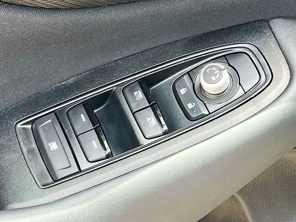 Used 2025 Subaru Outback Premium AWD/4WD image 18