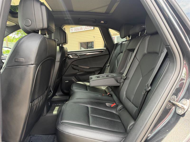 Used 2025 Porsche Macan Turbo AWD/4WD image 24