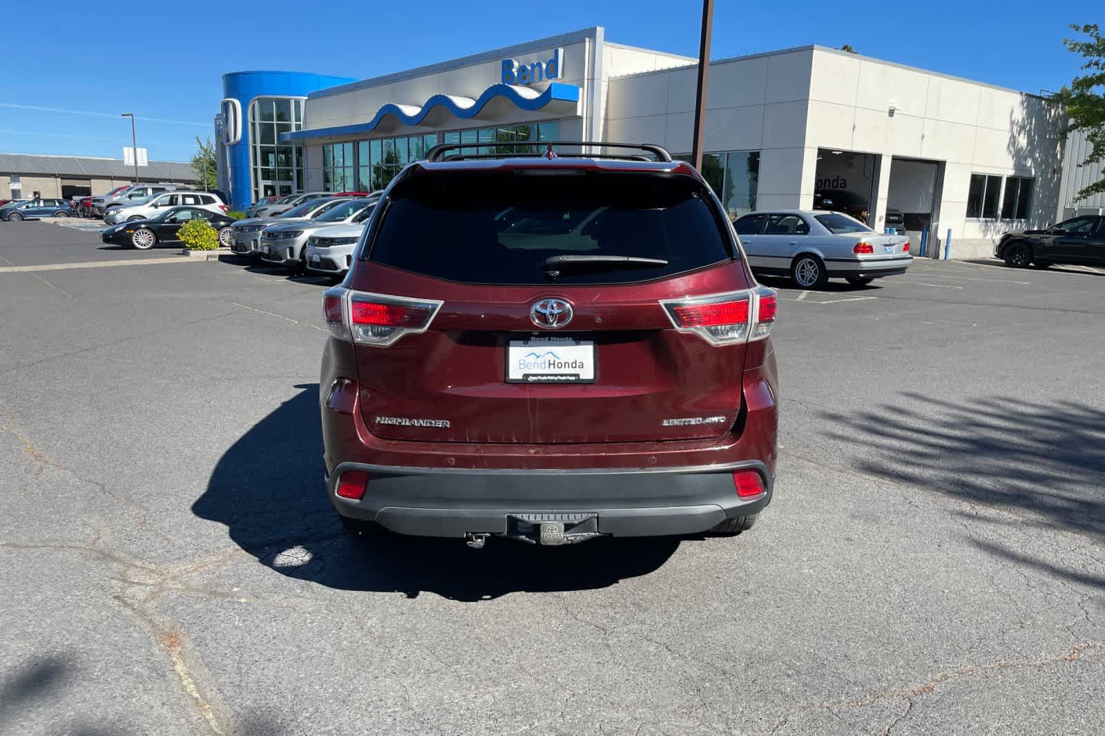 Used 2016 Toyota Highlander Limited w/ Driver Technology Package AWD/4WD image 4